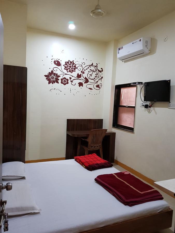 Hotel Shri Radhe Krishna Godarpura Exterior foto