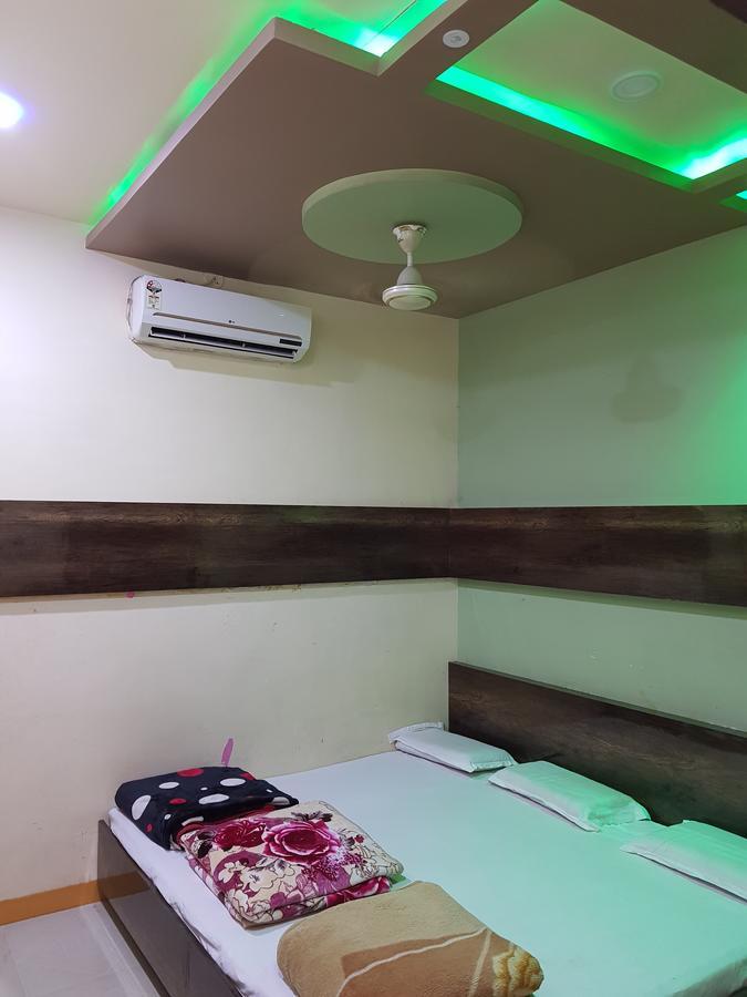 Hotel Shri Radhe Krishna Godarpura Exterior foto